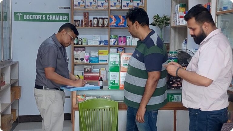 मुफ्फसिल थाना क्षेत्र की दवा दुकानों में ड्रग इंस्पेक्टर का औचक निरीक्षण 31 मुफ्फसिल थाना क्षेत्र की दवा दुकानों में ड्रग इंस्पेक्टर का औचक निरीक्षण
