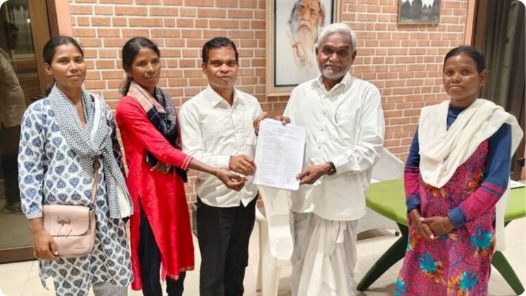 नगड़ी भूमि विवाद फिर गरमाया: संघर्ष समिति ने आंदोलन तेज करने का किया आह्वान, कहा- "जान देंगे, जमीन नहीं देंगे" 15 नगड़ी भूमि विवाद फिर गरमाया: संघर्ष समिति ने आंदोलन तेज करने का किया आह्वान, कहा- “जान देंगे, जमीन नहीं देंगे”