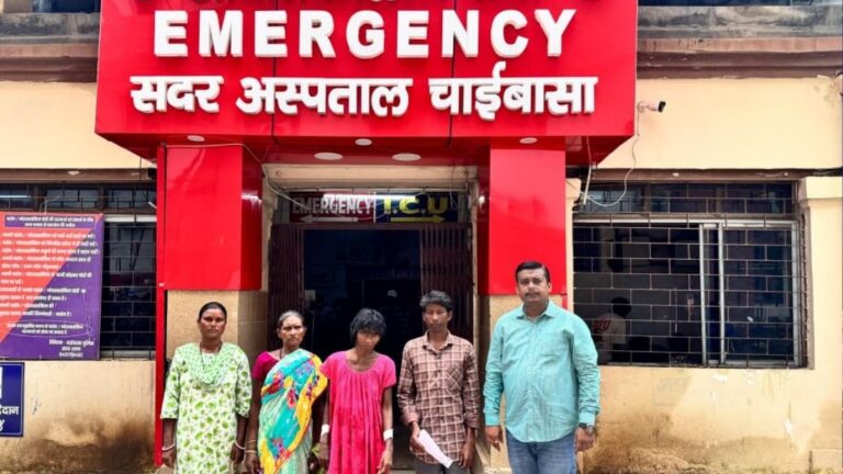 Chaibasa में त्रिशानु राय की तत्परता से भटकी महिला सुरक्षित लौटी अपने घर मानवता की मिसाल बनी पहल
