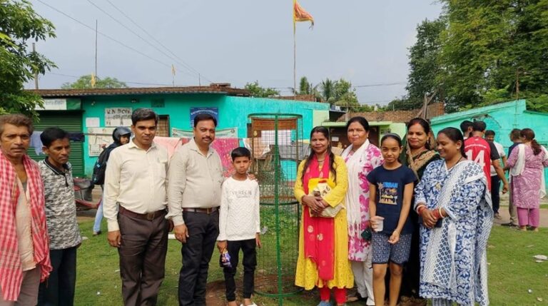 संस्कार के जन्मदिन पर लगा नीम का पौधा, पर्यावरण संरक्षण का दिया संदेश