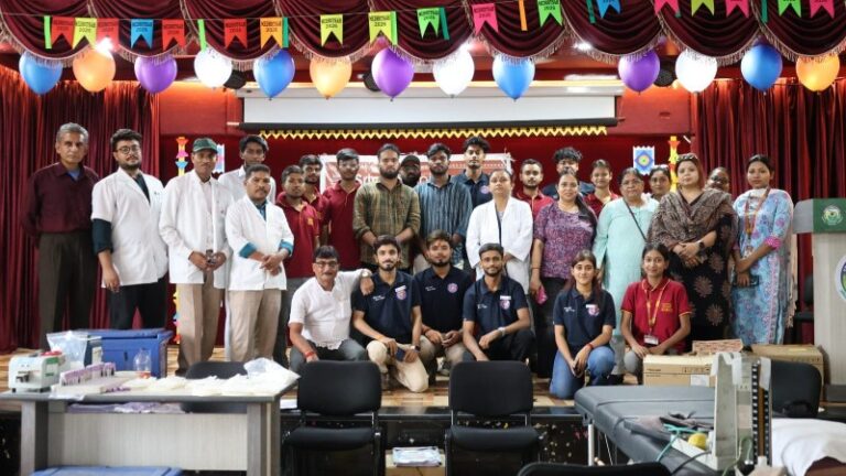 श्रीनाथ विश्वविद्यालय में Blood Donation Camp आयोजित, छात्रों, शिक्षकों और स्थानीय लोगों ने बढ़-चढ़कर किया रक्तदान 7 श्रीनाथ विश्वविद्यालय में Blood Donation Camp आयोजित, छात्रों, शिक्षकों और स्थानीय लोगों ने बढ़-चढ़कर किया रक्तदान