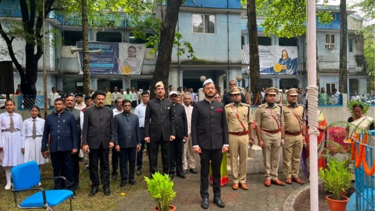 शान से लहराया तिरंगा गोपाल मैदान में 80वें Independence Day का जिला स्तरीय मुख्य समारोह आयोजित 1 शान से लहराया तिरंगा गोपाल मैदान में 80वें Independence Day का जिला स्तरीय मुख्य समारोह आयोजित