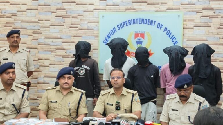 Jamshedpur में चोरी और छिनतई करने वाले संगठित गिरोह का भंडाफोड़ 5 शातिर अपराधी गिरफ्तार 1 Jamshedpur में चोरी और छिनतई करने वाले संगठित गिरोह का भंडाफोड़ 5 शातिर अपराधी गिरफ्तार