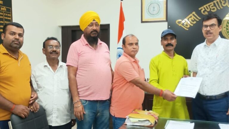 SIR की प्रारूप मतदाता सूची में बड़ी गड़बड़ी का आरोप मुखिया-उपमुखिया समेत सैकड़ों नाम नहीं 2 SIR की प्रारूप मतदाता सूची में बड़ी गड़बड़ी का आरोप मुखिया-उपमुखिया समेत सैकड़ों नाम नहीं