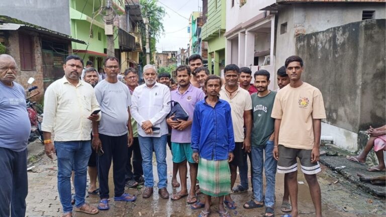 Bagbera नया बस्ती में बाढ़ का कहर करीब 300 मकान प्रभावित 1 Bagbera नया बस्ती में बाढ़ का कहर करीब 300 मकान प्रभावित
