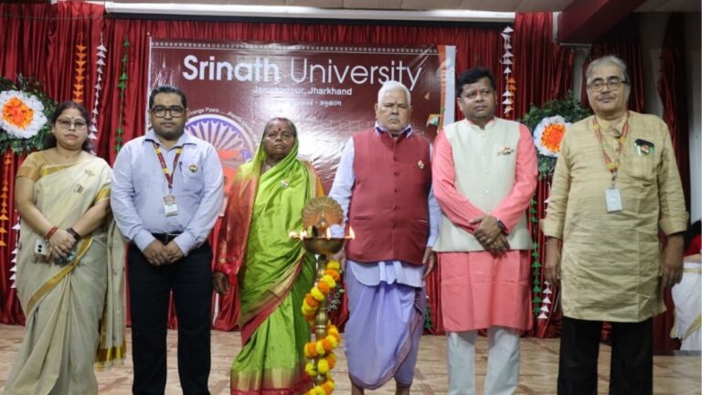 Srinath विश्वविद्यालय में धूमधाम से मनाया गया 80वां स्वतंत्रता दिवस देशभक्ति के रंग में रंगा पूरा परिसर 2 Srinath विश्वविद्यालय में धूमधाम से मनाया गया 80वां स्वतंत्रता दिवस देशभक्ति के रंग में रंगा पूरा परिसर