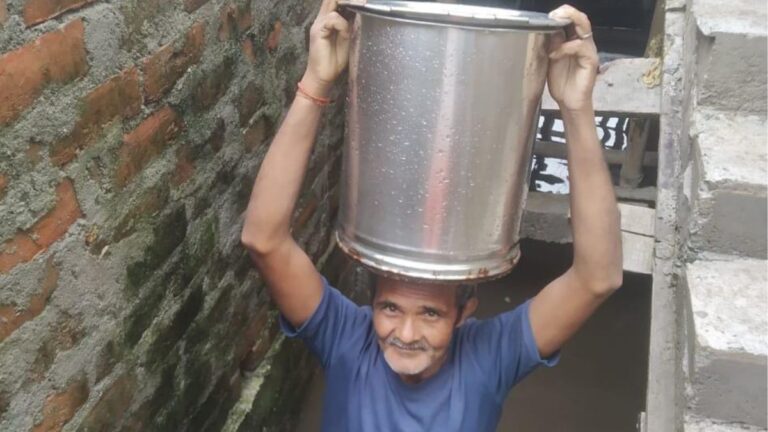 Bagbera नया बस्ती के सैकड़ों घरों में घुसा बाढ़ का पानी जिला प्रशासन से तत्काल राहत कार्य शुरू करने की मांग