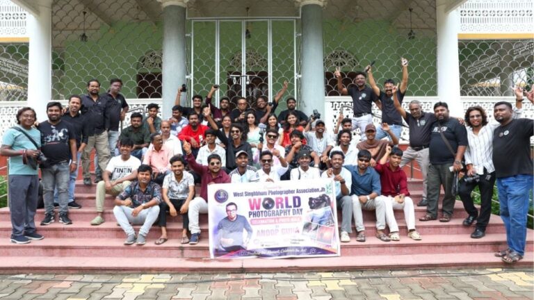 West सिंहभूम फोटोग्राफर्स एसोसिएशन ने धूमधाम से मनाया वर्ल्ड फोटोग्राफी डे केक कटिंग और फोटो वॉक कार्यशाला का हुआ भव्य आयोजन 1 West सिंहभूम फोटोग्राफर्स एसोसिएशन ने धूमधाम से मनाया वर्ल्ड फोटोग्राफी डे केक कटिंग और फोटो वॉक कार्यशाला का हुआ भव्य आयोजन