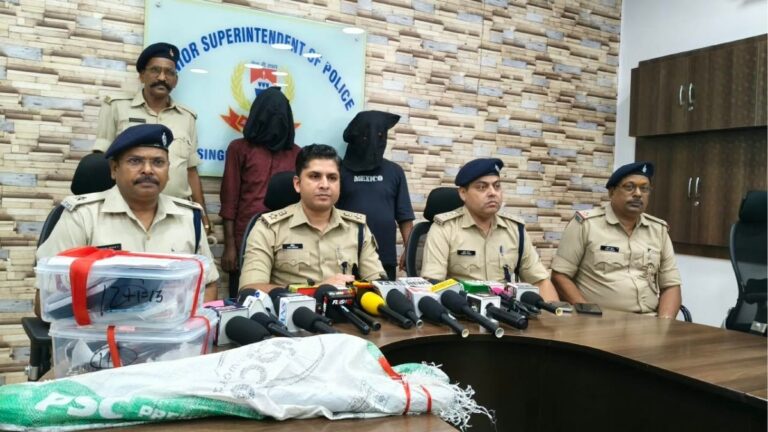 Bagbera गोल्डेन ज्वेलरी चोरीकांड का खुलासा दो आरोपी गिरफ्तार 3 Bagbera गोल्डेन ज्वेलरी चोरीकांड का खुलासा दो आरोपी गिरफ्तार