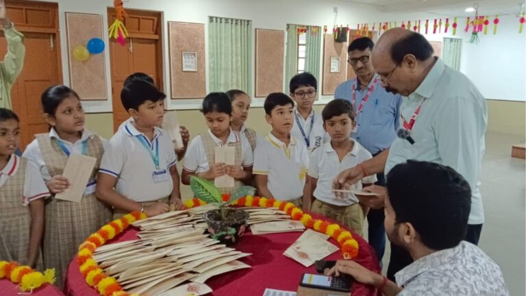 लोयला स्कूल Bistupur में राखी मेकिंग प्रतियोगिता का आयोजन बच्चों के हुनर और जज़्बे ने जीता सभी का दिल 3 लोयला स्कूल Bistupur में राखी मेकिंग प्रतियोगिता का आयोजन बच्चों के हुनर और जज़्बे ने जीता सभी का दिल