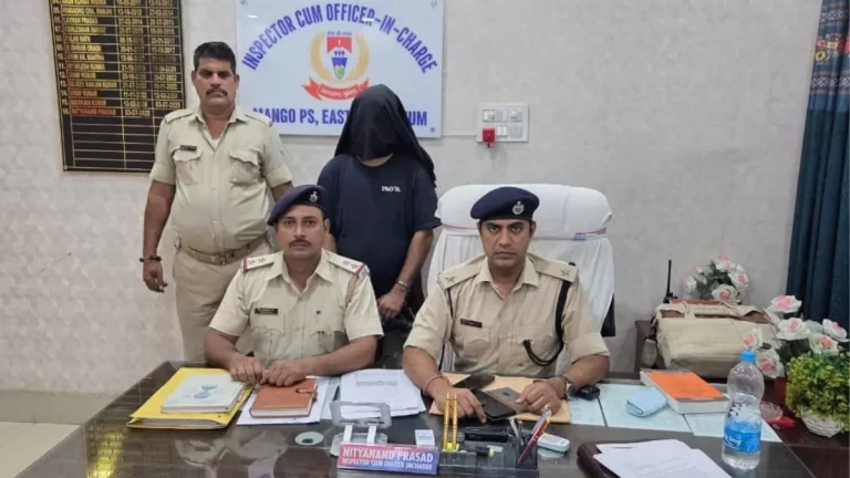 शादी का प्रलोभन देकर शारीरिक शोषण और ठगी के आरोपी को मानगो पुलिस ने भेजा जेल 1 शादी का प्रलोभन देकर शारीरिक शोषण और ठगी के आरोपी को मानगो पुलिस ने भेजा जेल