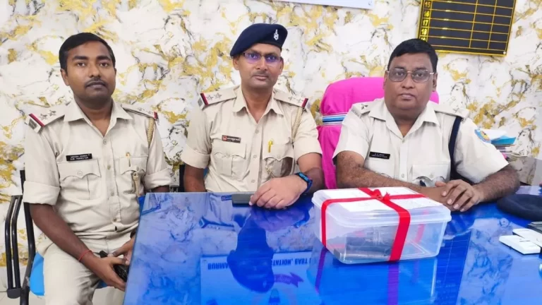 बर्मामाइंस गोलीकांड का खुलासा, एक आरोपी गिरफ्तार; देसी पिस्टल बरामद 2 बर्मामाइंस गोलीकांड का खुलासा, एक आरोपी गिरफ्तार; देसी पिस्टल बरामद