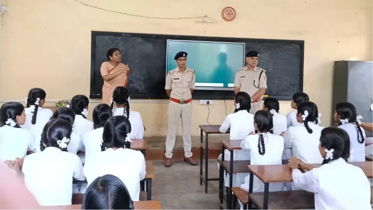 अमर ज्योति हाई स्कूल में Cyber Crime जागरूकता एवं नशा विरोधी अभियान 1 अमर ज्योति हाई स्कूल में Cyber Crime जागरूकता एवं नशा विरोधी अभियान