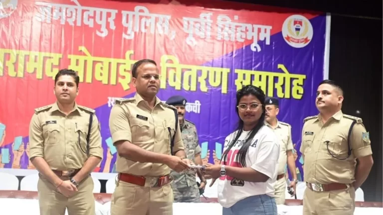 ऑपरेशन “मुस्कान” के तहत 271 मोबाइल फोन वास्तविक धारकों को लौटाए गए 2 ऑपरेशन “मुस्कान” के तहत 271 मोबाइल फोन वास्तविक धारकों को लौटाए गए