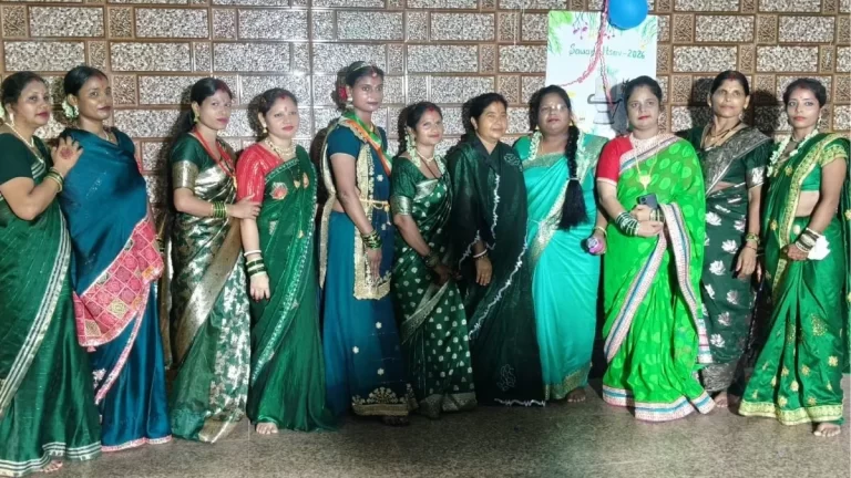 शीतला माता महिला समिति ने मनाया सावन महोत्सव, सरिता देवी बनीं सावन क्वीन