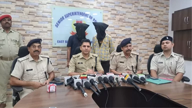 जमशेदपुर: साकची में चेन छिनतई का खुलासा, पुलिस ने दो शातिर अपराधियों को किया गिरफ्तार; लूटा गया चेन और बाइक बरामद 1 जमशेदपुर: साकची में चेन छिनतई का खुलासा, पुलिस ने दो शातिर अपराधियों को किया गिरफ्तार; लूटा गया चेन और बाइक बरामद