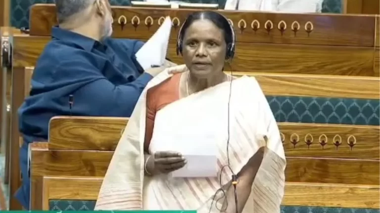 लोकसभा में गूंजा मनोहरपुर लौह अयस्क खदान का मुद्दा, सांसद जोबा माझी ने पूर्ण संचालन की उठाई मांग 2 लोकसभा में गूंजा मनोहरपुर लौह अयस्क खदान का मुद्दा, सांसद जोबा माझी ने पूर्ण संचालन की उठाई मांग