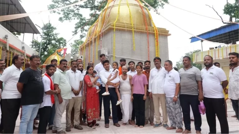 पवित्र सावन की तीसरी सोमवारी पर महादेवशाल मंदिर पहुंचे उपायुक्त मनीष कुमार 2 पवित्र सावन की तीसरी सोमवारी पर महादेवशाल मंदिर पहुंचे उपायुक्त मनीष कुमार