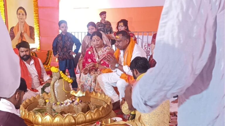 Shravan की दूसरी सोमवारी पर भव्य रुद्राभिषेक का आयोजन राजनीतिक और सामाजिक गणमान्य लोगों ने की शिरकत 2 Shravan की दूसरी सोमवारी पर भव्य रुद्राभिषेक का आयोजन राजनीतिक और सामाजिक गणमान्य लोगों ने की शिरकत