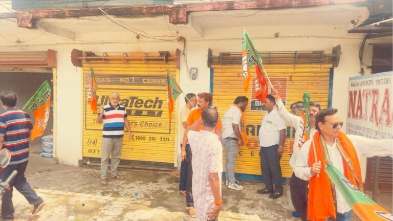 Students पर लाठीचार्ज के विरोध में सुंदरनगर बंद, भाजपा कार्यकर्ताओं ने निकाला जुलूस 2 Students पर लाठीचार्ज के विरोध में सुंदरनगर बंद, भाजपा कार्यकर्ताओं ने निकाला जुलूस