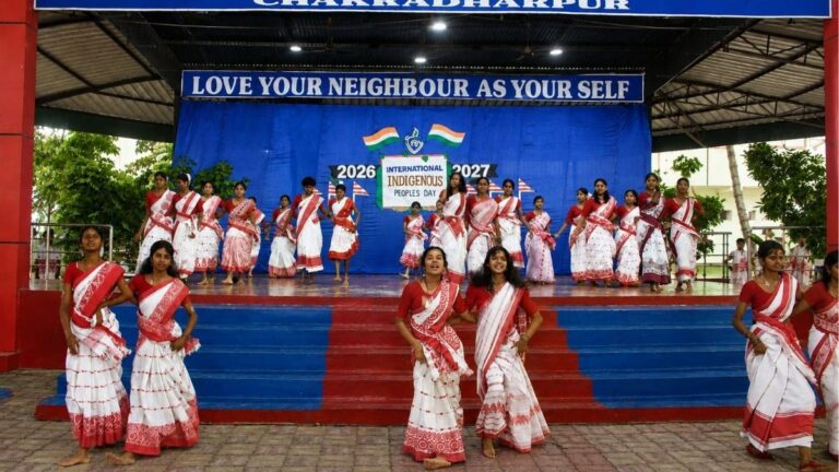 World आदिवासी दिवस पर संत जेवियर्स इंग्लिश स्कूल चक्रधरपुर में सांस्कृतिक कार्यक्रम आयोजित 3 World आदिवासी दिवस पर संत जेवियर्स इंग्लिश स्कूल चक्रधरपुर में सांस्कृतिक कार्यक्रम आयोजित