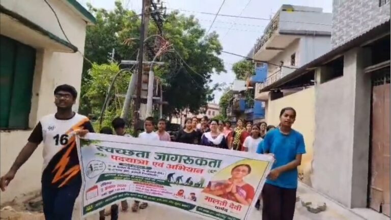 वार्ड-32 में स्वच्छता awarenes पदयात्रा सम्पन्न सैकड़ों लोगों ने लिया स्वच्छ एवं सुंदर वार्ड बनाने का संकल्प 2 वार्ड-32 में स्वच्छता awarenes पदयात्रा सम्पन्न सैकड़ों लोगों ने लिया स्वच्छ एवं सुंदर वार्ड बनाने का संकल्प