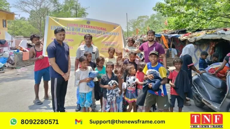 लायंस क्लब भारत ने जरूरतमंदों को बांटे नए कपड़े 15 लायंस क्लब भारत ने जरूरतमंदों को बांटे नए कपड़े
