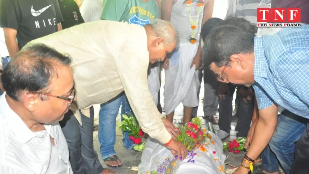 उदितवाणी' के संस्थापक राधेश्याम जी अग्रवाल के निधन पर जमशेदपुर महानगर अध्यक्ष सुधांशु ओझा ने अंतिम दर्शन कर दी श्रद्धांजलि। 5 उदितवाणी'