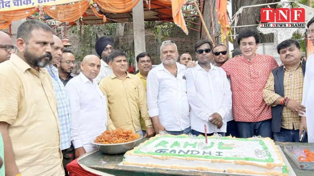 साकची में कांग्रेस ओबीसी सेल ने केक काटकर मनाया राहुल गांधी का जन्मदिन। 4 कांग्रेस