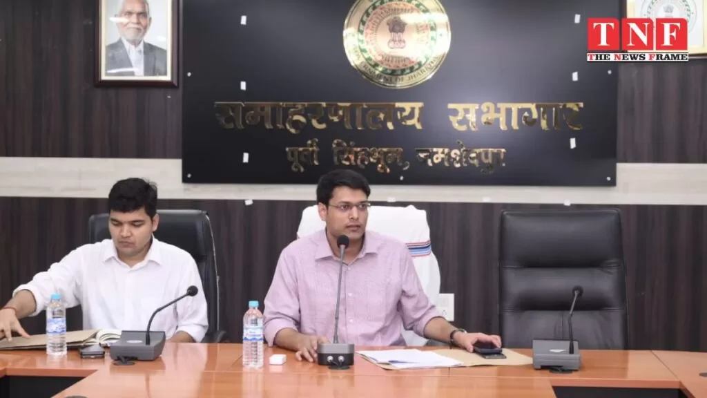 जिला निर्वाचन पदाधिकारी ने राजनीतिक दलों के प्रतिनिधियों के साथ की बैठक, मतदाता सूची पुनरीक्षण में की सहयोग की अपील। 3 जिला