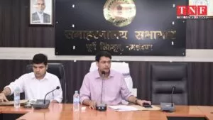 जिला निर्वाचन पदाधिकारी ने राजनीतिक दलों के प्रतिनिधियों के साथ की बैठक, मतदाता सूची पुनरीक्षण में की सहयोग की अपील। 3 जिला