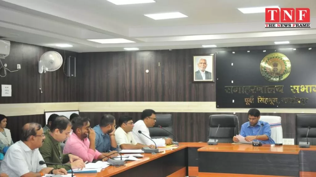 जिला दण्डाधिकारी सह उपायुक्त की अध्यक्षता में आयोजित हुई आपूर्ति विभाग की समीक्षात्मक बैठक, ससमय एवं नियमित राशन वितरण के दिए निर्देश। 5 जिला
