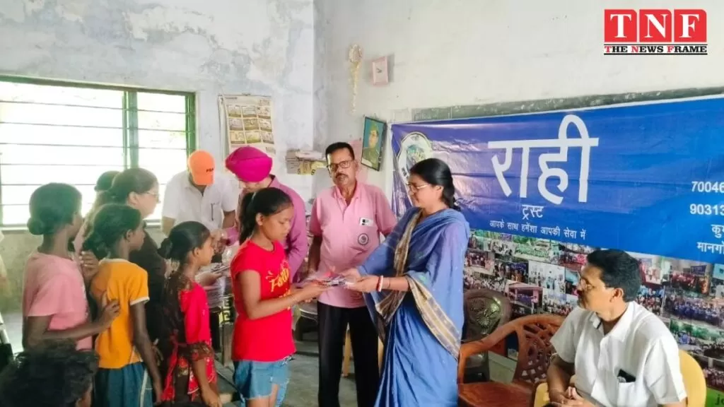 राही ट्रस्ट के माध्यम से पाठ्य सामग्री का वितरण। 4 ट्रस्ट