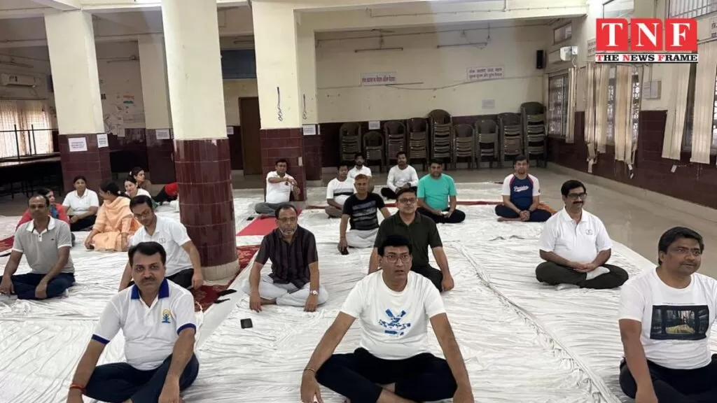 व्यवहार न्यायालय कैंपस में योग्य दिवस मनाया गया। 4 न्यायालय