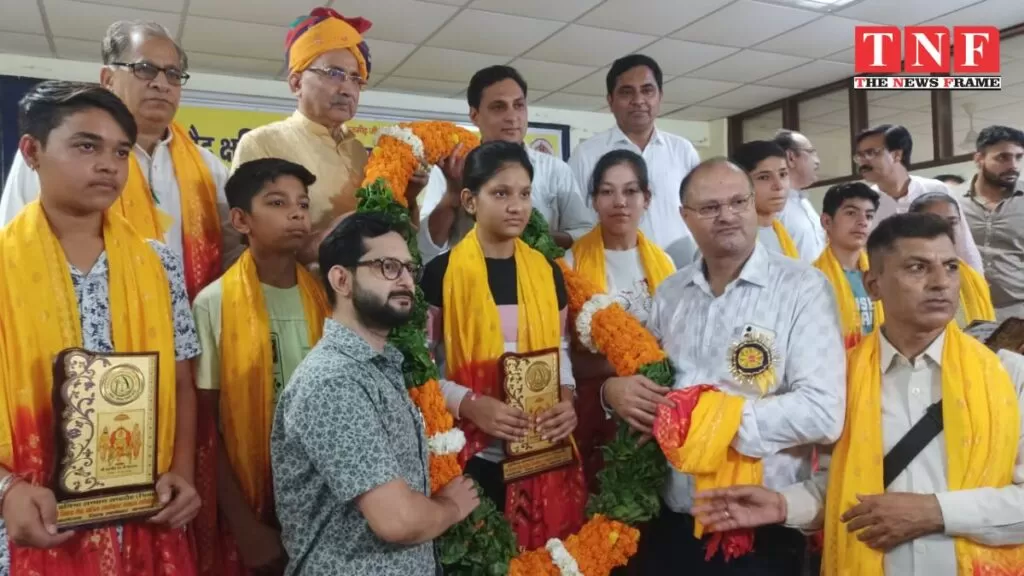 भिवाड़ी में जिला मैढ़ क्षत्रिय स्वर्णकार समाज ने राजस्थान टॉपर प्रांची सोनी एवम दीक्षा सोनी का किया सम्मान। 5 भिवाड़ी