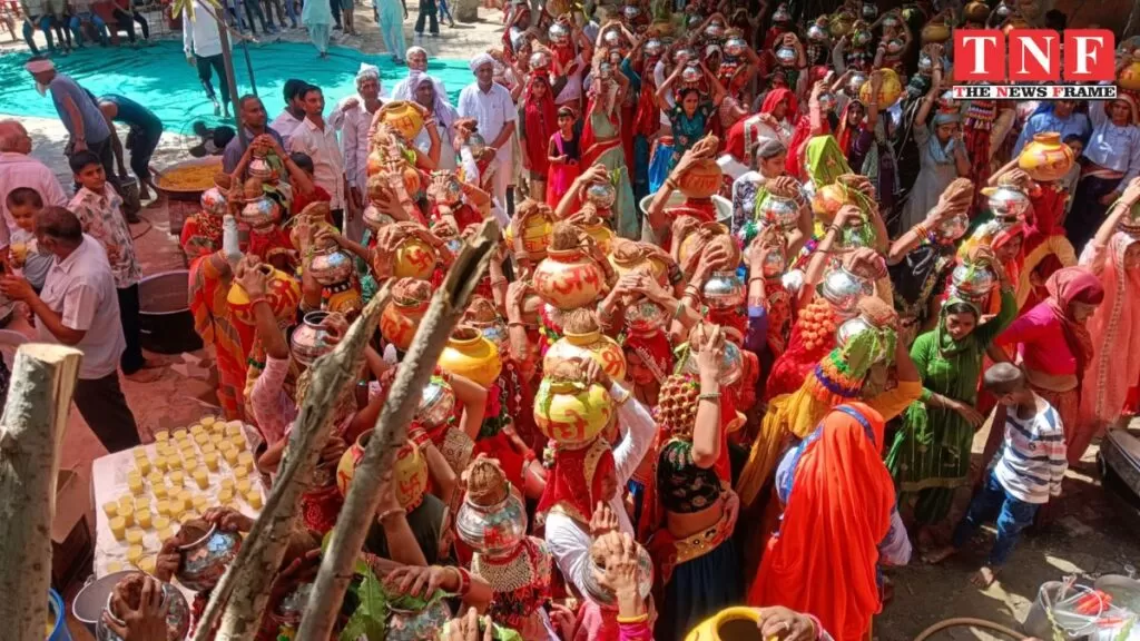 गाजे बाजे एवम जयकारों के साथ निकाली गई कलश यात्रा। 3 यात्रा