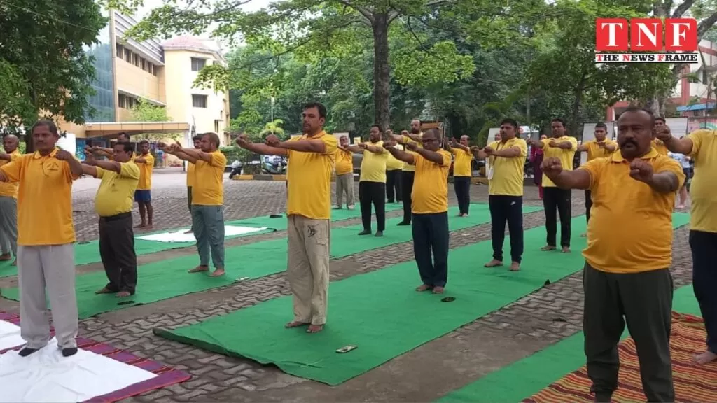 सिविल डिफेंस द्वारा डीसी ऑफीस परिसर में योग दिवस मनाया गया। 4 सिविल