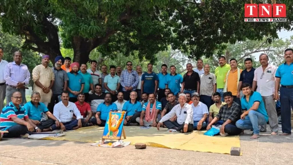 आगामी कार्यक्रमों की तैयारी में जुटी अखील भारतीय पूर्व सैनिक सेवा परिषद जमशेदपुर की टीम। 4 सैनिक