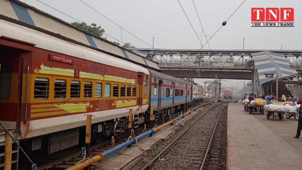 टाटानगर रेलवे स्टेशन पर 8 साल की बच्ची के साथ दुष्कर्म, सुरक्षा व्यवस्था पर सवाल 5 टाटानगर रेलवे स्टेशन पर 8 साल की बच्ची के साथ दुष्कर्म, सुरक्षा व्यवस्था पर सवाल