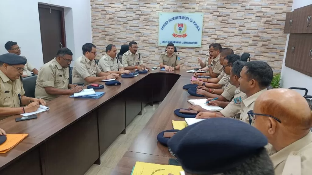 पुलिस अधीक्षक नगर ने थाना प्रभारियों के साथ मासिक अपराध गोष्ठी की 5 पुलिस अधीक्षक नगर ने थाना प्रभारियों के साथ मासिक अपराध गोष्ठी की