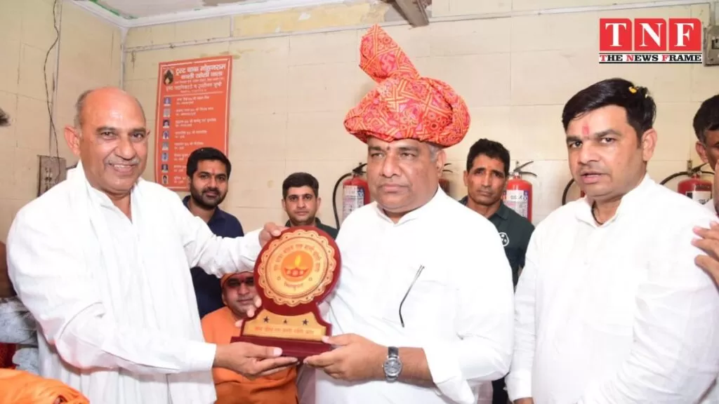 पेड़ लगाने के साथ-साथ उसका रखरखाव कर उसे बचाए रखना और भी महत्वपूर्ण है ताकि हमारा राजस्थान हरा भरा रहे- केंद्रीय मंत्री श्री यादव 4 पेड़ लगाने के साथ-साथ उसका रखरखाव कर उसे बचाए रखना और भी महत्वपूर्ण है ताकि हमारा राजस्थान हरा भरा रहे- केंद्रीय मंत्री श्री यादव