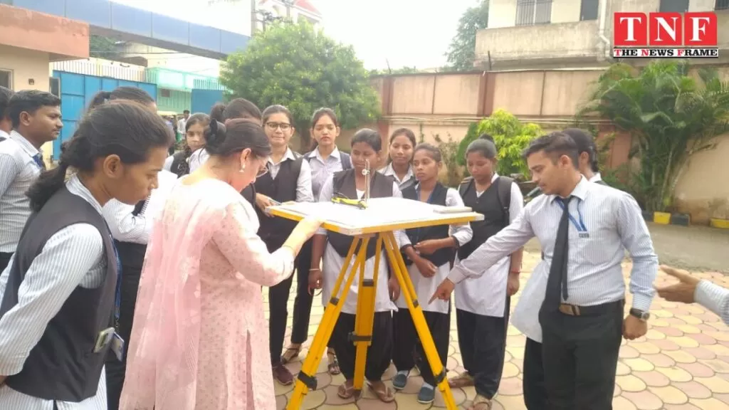 करीम सिटी कॉलेज के छात्रों ने स्वर्णरेखा बेसिन का किया सर्वेक्षण। 4 करीम
