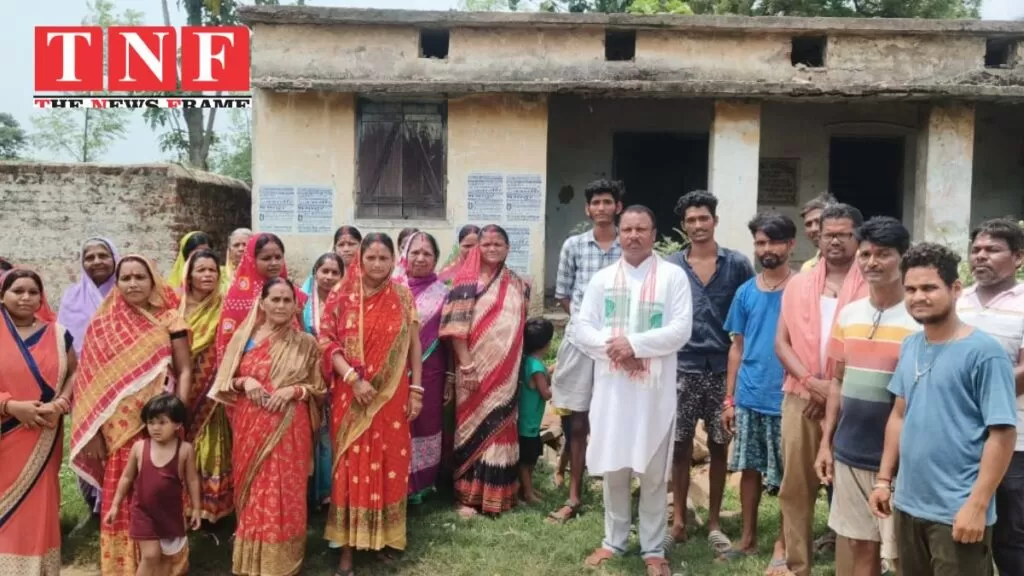 छऊ नृत्य कला केंद्र के समीप नलकूप गाड़ने को लेकर ग्रामीणों की बैठक आयोजित। 4 छऊ