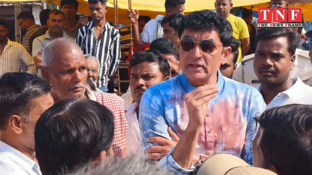 जनसंपर्क अभियान में डॉ. अजय को मिल रहा है जनसमर्थन। 4 जनसंपर्क