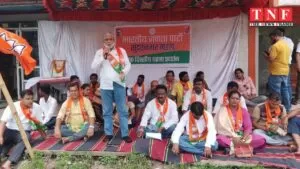 करनडीह-परसुडीह मेन रोड का निर्माण और अन्य मुद्दे को लेकर भाजपा नेताओं ने किया धरना प्रदर्शन। 4 करनडीह-परसुडीह मेन रोड का निर्माण और अन्य मुद्दे को लेकर भाजपा नेताओं ने किया धरना प्रदर्शन।