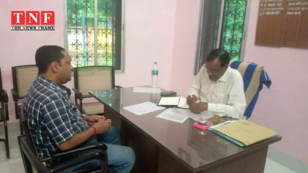 मंत्री प्रतिनिधि राजा राम गुप्ता ने चाईबासा में पेयजल के छूटे पाइपलाइन एवं हाउस कनेक्शन को लेकर अधीक्षण अभियंता से की भेंटवार्ता। 4 चाईबासा