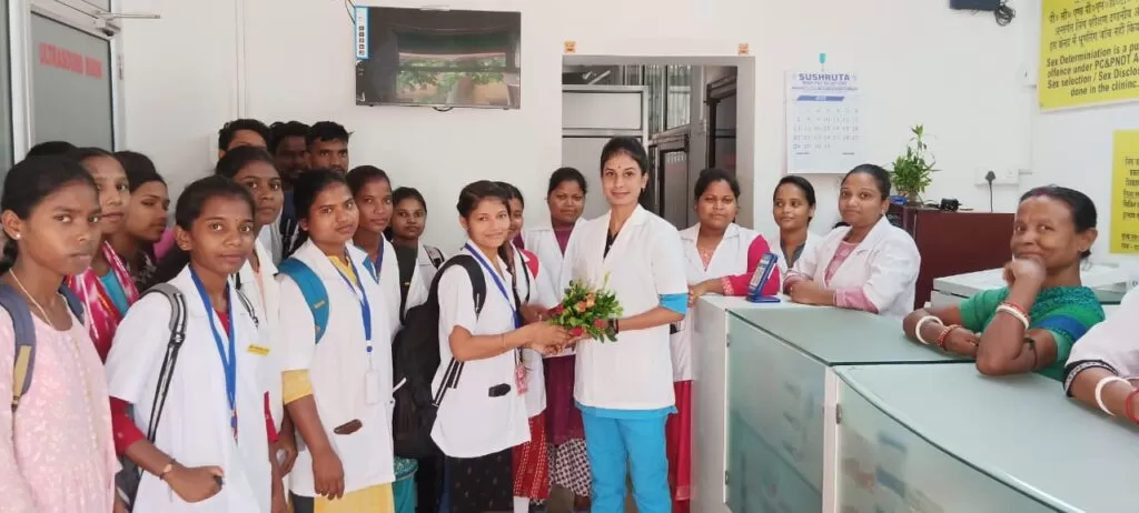 विद्यार्थियों का स्वर्णिम भविष्य मुरली पारामेडिकल जमशेदपुर के साथ, नामांकन हेतु संपर्क करें: शशिकला-7488983401, नमिता 8797172442 5 मुरली पारामेडिकल जमशेदपुर के विभिन्न ट्रेड के पारामेडिकल छात्र-छात्रा