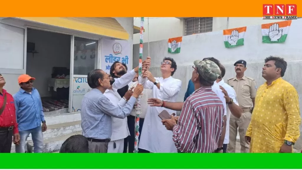 डॉ. अजय ने कई स्थानों पर किया ध्वजारोहण। 4 डॉ. अजय ने के कई स्थानों पर किया ध्वजारोहण।
