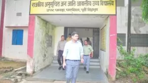 जिलाधिकारी सह उपायुक्त ने घाटशिला स्थित आवासीय विद्यालय का किया औचक निरीक्षण, व्यवस्था पर जताई नाराजगी, प्राचार्य व वार्डन को जारी किया कारण बताओ नोटिस, 7 दिनों में सुधार लाने का निर्देश 4 जिलाधिकारी सह उपायुक्त ने घाटशिला स्थित आवासीय विद्यालय का किया औचक निरीक्षण, व्यवस्था पर जताई नाराजगी, प्राचार्य व वार्डन को जारी किया कारण बताओ नोटिस, 7 दिनों में सुधार लाने का निर्देश