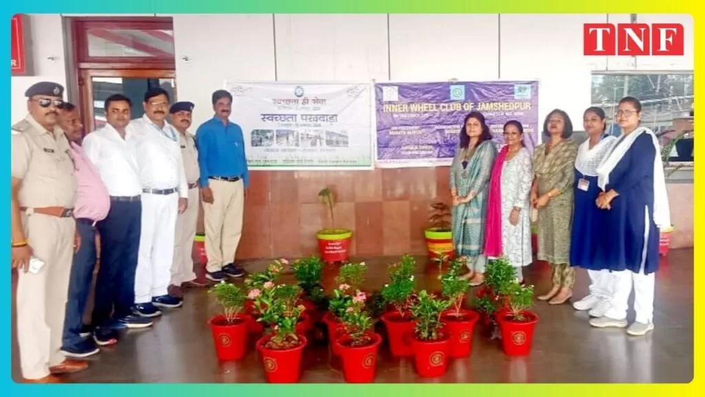 इनर व्हील क्लब ने स्वच्छता अभियान और अंतरराष्ट्रीय विश्व शांति के लिए जमशेदपुर रेलवे विभाग के साथ मिलकर की पहल । 4 इनर व्हील क्लब ने स्वच्छता अभियान और अंतरराष्ट्रीय विश्व शांति के लिए जमशेदपुर रेलवे विभाग के साथ मिलकर की पहल ।